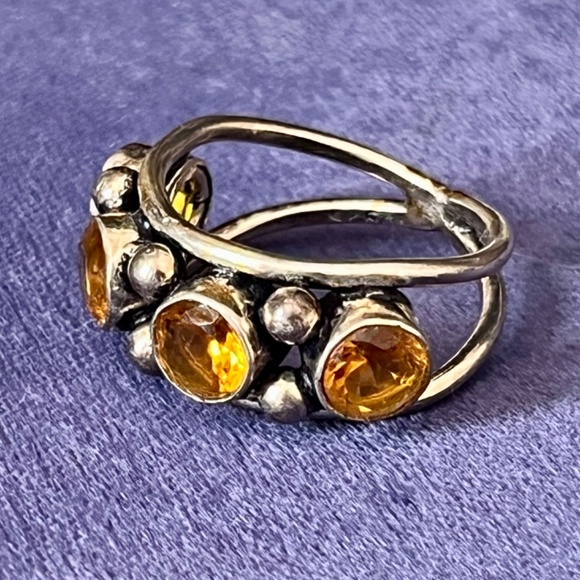 Sterling Silver Ring with Four Yellow Stones - Picture 4 of 10